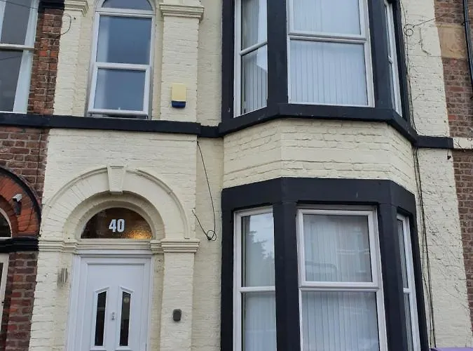 12 Person 6 Bedroom Self Catering House