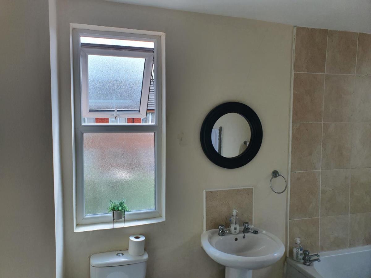 12 Person 6 Bedroom Self Catering House Liverpool