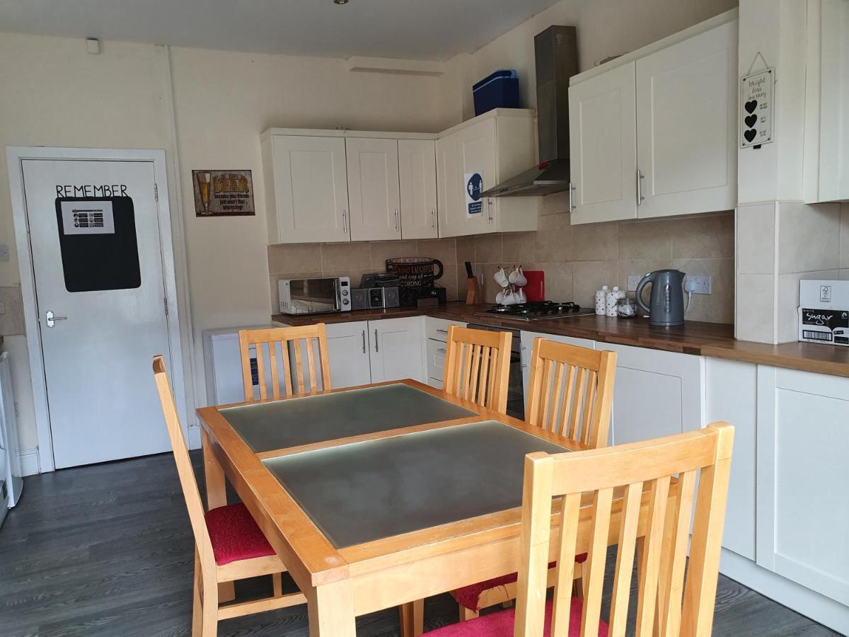 12 Person 6 Bedroom Self Catering House