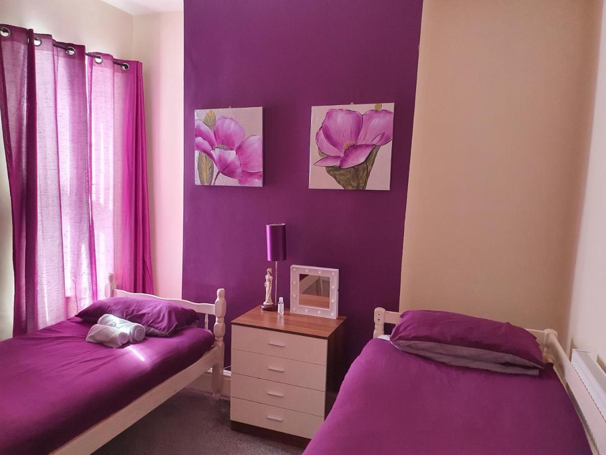12 Person 6 Bedroom Self Catering House Liverpool