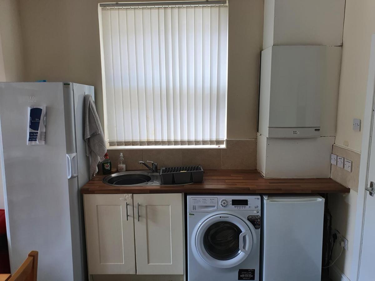 Guest house 12 Person 6 Bedroom Self Catering House Liverpool