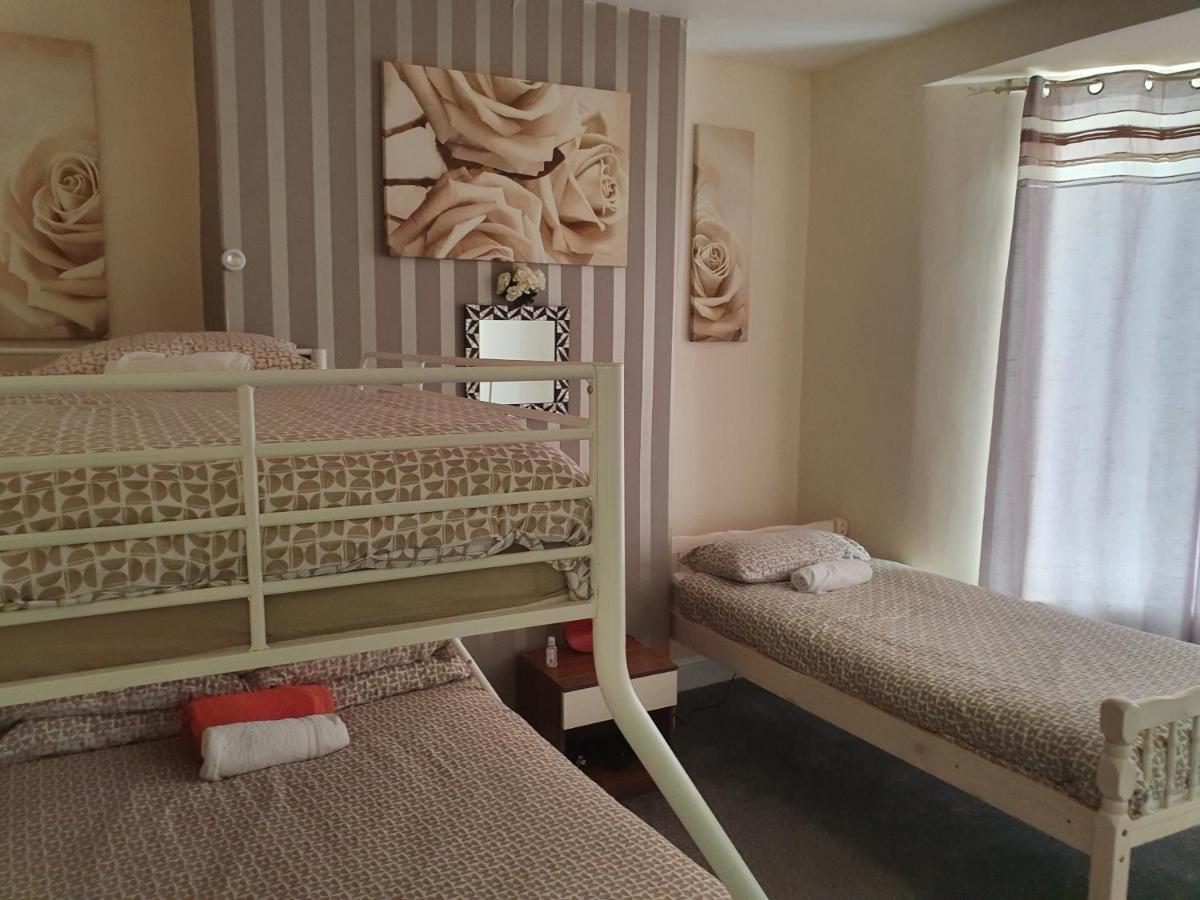 12 Person 6 Bedroom Self Catering House Guest house Liverpool