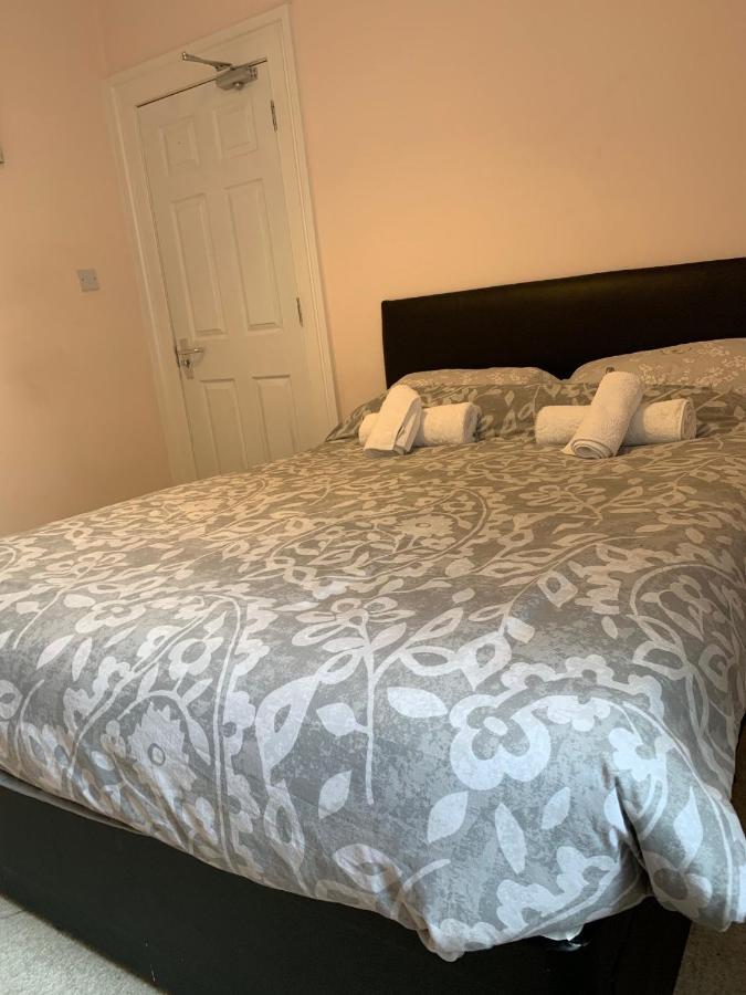 12 Person 6 Bedroom Self Catering House Guest house Liverpool