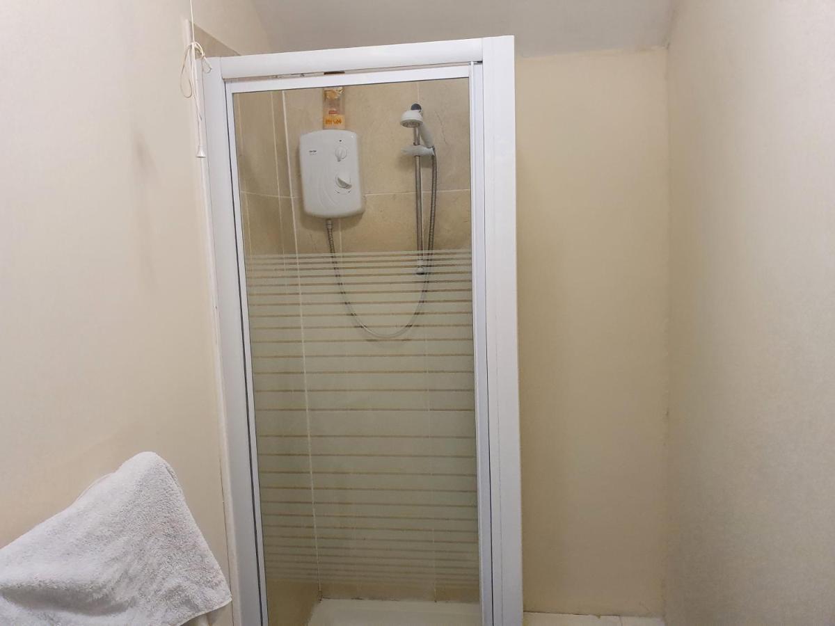 Guest house 12 Person 6 Bedroom Self Catering House Liverpool