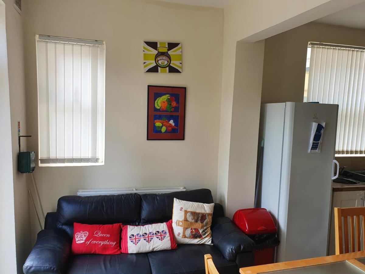 12 Person 6 Bedroom Self Catering House