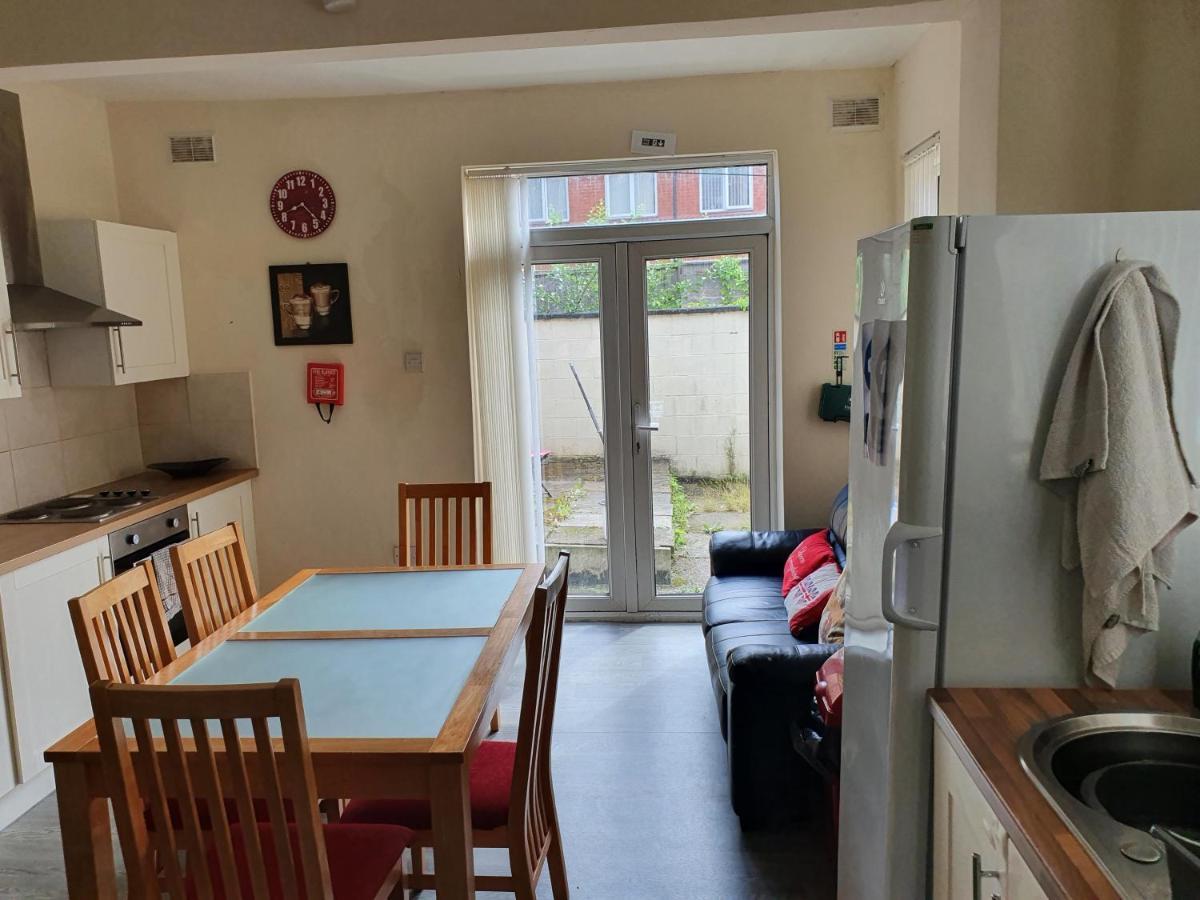 12 Person 6 Bedroom Self Catering House Guest house *